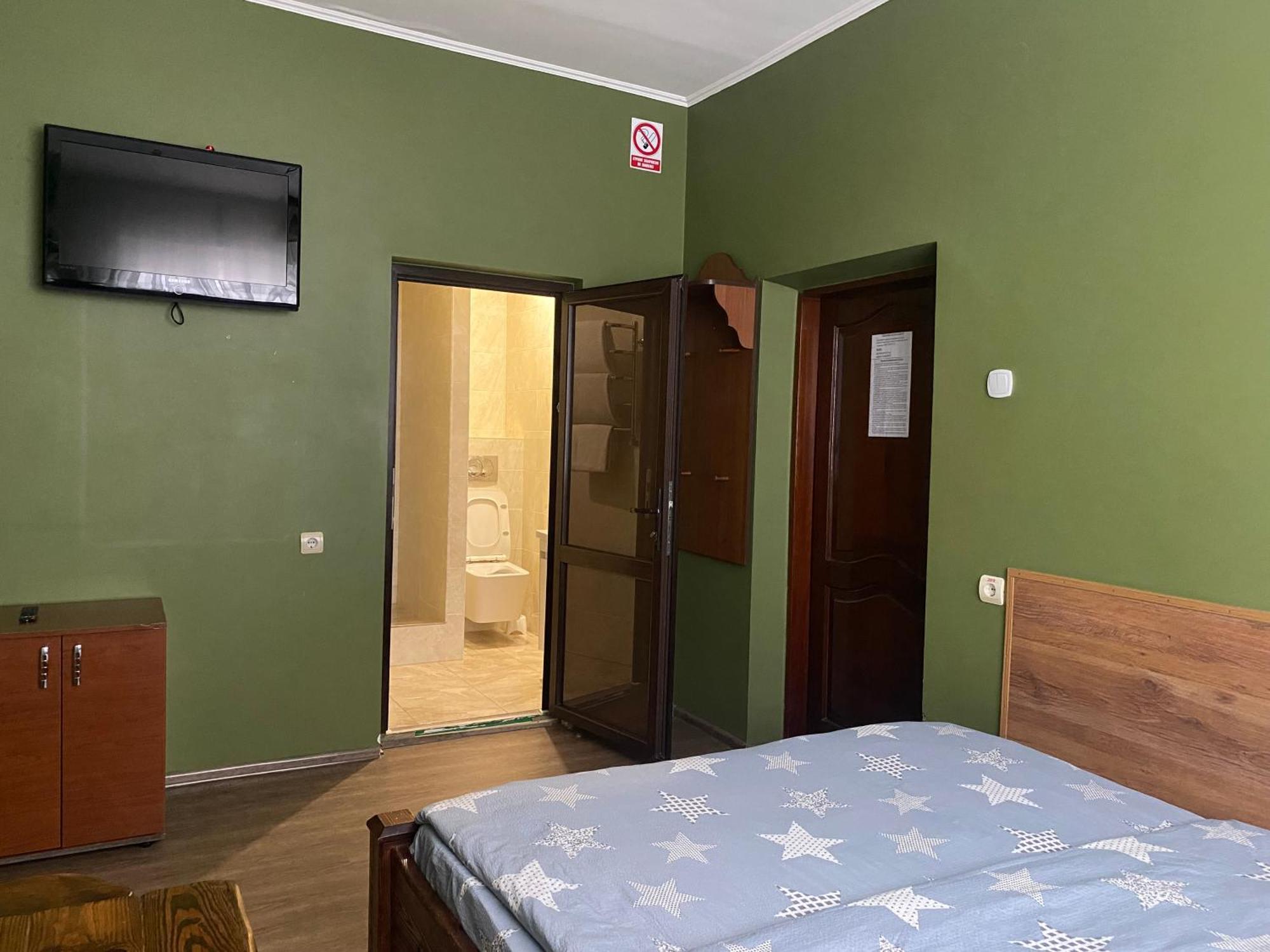 Mini-Hotel Neptun Rivne Exterior photo